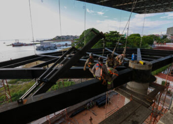 Prefeitura avança com montagem da estrutura metálica da varanda do mirante Lúcia Almeida