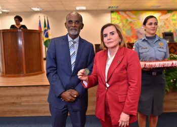 ​Conselheiros do TCE-AM são homenageados pelo TRT-11