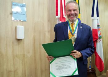 Conselheiro do TCE-AM é agraciado com medalha do Mérito Acadêmico da Ejud do TJAM