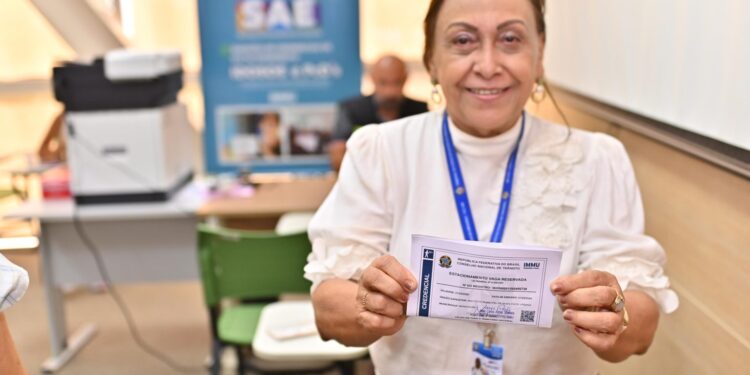 Parceria entre TCE-AM e IMMU facilita acesso a credenciais de estacionamento para idosos e PcD’s