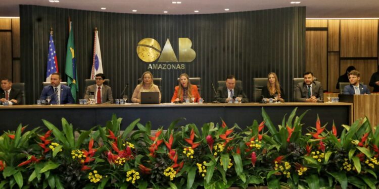 TCE-AM e MPC recebem reconhecimento no 2º Encontro da Advocacia do Interior