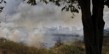 Ar volta a piorar em Manaus e Sistema Selva atribui a incêndios na região metropolitana