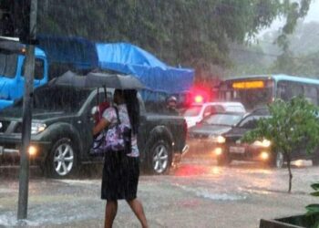 Defesa Civil faz alerta sobre chuvas intensas em Manaus nesta segunda-feira (18)