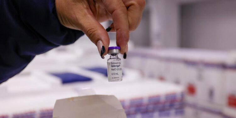 Dez cidades do Amazonas irão receber nova remessa de vacina contra a dengue