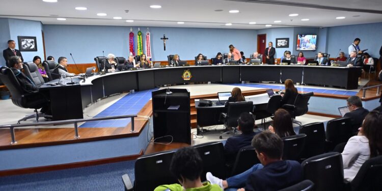 TCE-AM reprova contas e multa ex-presidente da Câmara Municipal de Careiro da Várzea