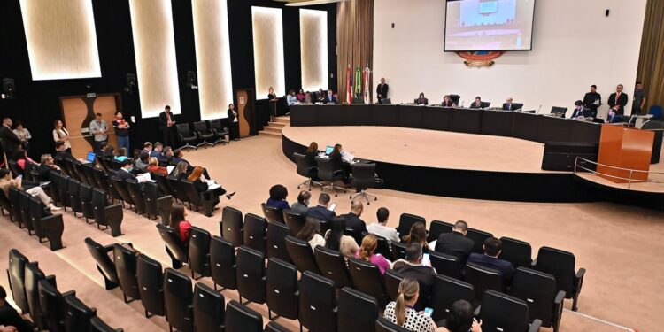 TCE-AM determina que ex-gestor da Câmara Municipal de Barreirinha devolva R$ 115,9 mil aos cofres públicos