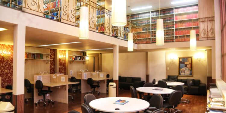 Biblioteca do TCE: Acervo reúne mais de setenta anos de história e conhecimento