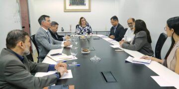 TCE-AM reúne equipe da Educação para discutir irregularidades encontradas em escola