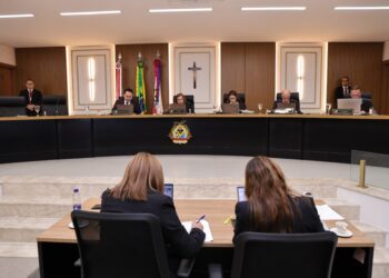 Presidente do TCE-AM entrega kits aos servidores-atletas da OTC 2024