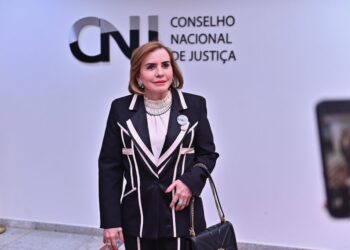 Presidente do TCE-AM entrega kits aos servidores-atletas da OTC 2024