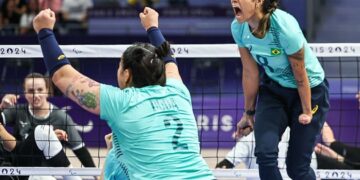 Seleção feminina de vôlei sentado vence a segunda em Paris