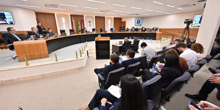 Pleno do TCE-AM julgará 95 processos na sessão desta terça-feira (03)