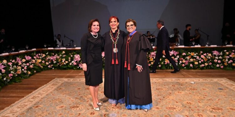 Presidente do TCE-AM prestigia posse dos novos dirigentes do judiciário estadual amazonense