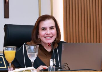 Presidente do TCE-AM recebe Medalha de Ouro Cidade de Manaus