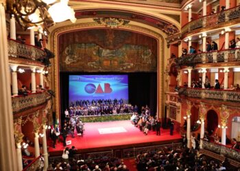 Presidente do TCE-AM prestigia solenidade de posse de Jean Cleuter na OAB-AM