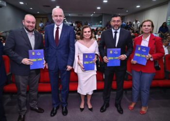 Presidente do TCE-AM recebe visita institucional da Audicon durante Congresso Internacional