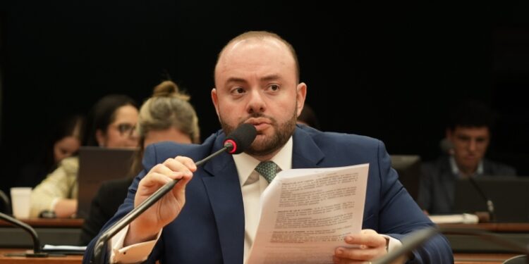 Deputado Fausto Jr. vota a favor do Gás do Povo, mas defende ajustes para garantir acesso no Amazonas