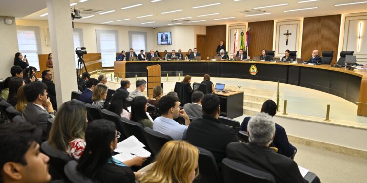 TCE-AM multa presidente da Câmara de Manacapuru em R$ 22,7 mil por falhas na transparência pública