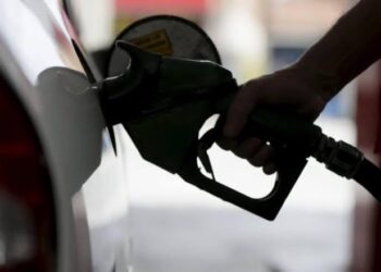 Preço do diesel sobe nos postos e chega a quase R$ 8 no Brasil