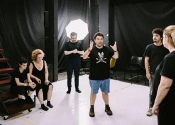 Espetáculo inspirado em “Romeu e Julieta” e na rivalidade dos bois de Parintins estreia no Teatro Amazonas