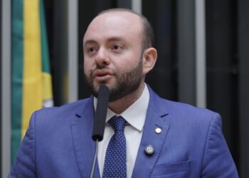 Deputado Fausto Jr. cobra do governo pagamento do seguro-defeso para pescadores do Amazonas