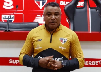 Roger comanda segundo treino no São Paulo; veja a possível escalação contra a Chapecoense