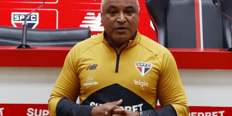 Roger comanda segundo treino no São Paulo; veja a possível escalação contra a Chapecoense